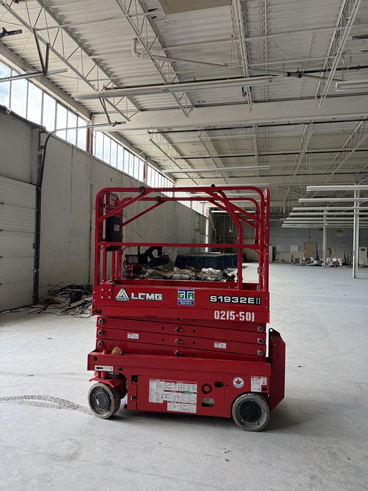 LGMG 1932E2 electric scissor lift from GTA Equipment Rentals raised inside a new warehouse build in the west GTA